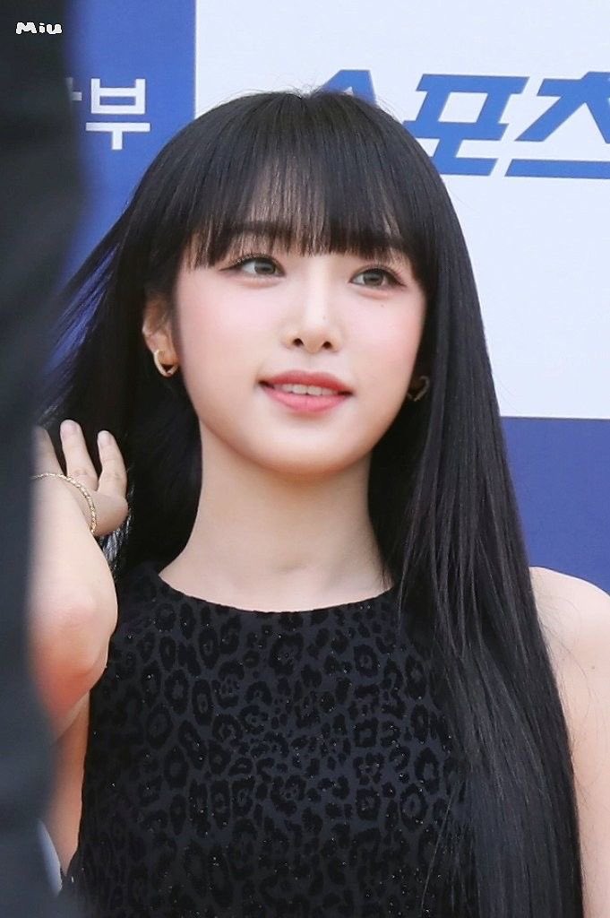 “—meluangkan waktu kalian untuk taking care of us. Dari awal PDKT sampai sekarang, aku selalu seneng bisa kenal sama kalian. Walaupun akunnya sempet kena makan sama si meyon, tapi kalian nggak nyerah untuk bangkitin OfBerryTales sampai detik-detik terakhir ini.“