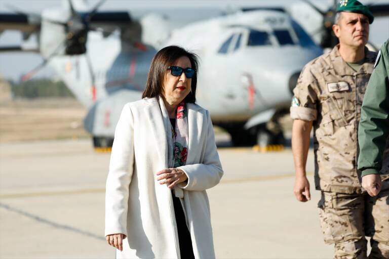 ciclbh2's tweet image. 🔴 En los viajes del gobierno CRIMINAL y CORRUPTO del ✈#falcon
Traidora #Robles NO se baja del avión oficial
El lunes a #Almeria para enésima 📸
Hay vuelos regulares, pero los que te prohiben tu coche y vuelos cortos derrochan nuestro 🇪🇦 dinero y &apos;luchan&apos; vs. #CambioClimático❗