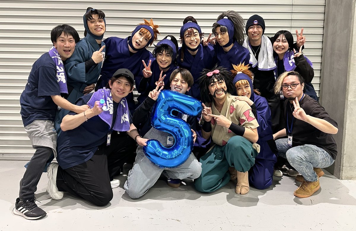 otarukeigo's tweet photo. #五単 千秋楽のシークレットゲストとして
7年振りに忍たまの世界に戻って来れました😢
やっと言えたーーーーー！！！！！！
五年生、本当に激アツだしカッコイイし
感動しまくったし、8弾の時を何度も思い出しました🥺
本当に稽古場の時から驚く程の成長を目の前で見る事が出来て感動でした!!!!!!!!!!!!

本当に最強にカッコ良かった👍👍👍
この素敵な瞬間に一緒に立てて幸せでした✨
これからも五年生らしく更に高みを目指して😊大好きだぞー応援しまくってるから✨

小松田君も初めましてでしたが
めちゃくちゃ助けて頂きました😁😁😁
ワードセンスも歌もダンスも最高👍
一緒に行動してくれてありがとう✨

アンサンブルの皆さんもめちゃくちゃカッコイイし、心も素敵過ぎますよ✨
皆さんが居てくれて五年生も心強かったと思います😊

そして、兵庫水軍を忘れず居てくれて
本当にありがとうございました😭😭😭
ヤバかったです🥹
愛しか感じません!!!!!!
STOMP TＨＥ WORLD
激アツ🔥🔥🔥🔥🔥
また新しい思い出が出来ました‼️‼️‼️
またお会いしましょうね✨
兵庫水軍の皆も絶対に喜んでいます☺️

懐かしい皆にも会えて
やっぱり忍たまファミリーは最高☺️👍

一洸くん、ほんでそり君…
とんでもない単独ライブを体感させて貰ったーーーーーエグいよ、エモいよ、泣くよ…
マジで最高最強の五年生単独ライブ
ありがとう✨

これからも五年生を宜しくお願いします🙇🏻
#忍ミュ