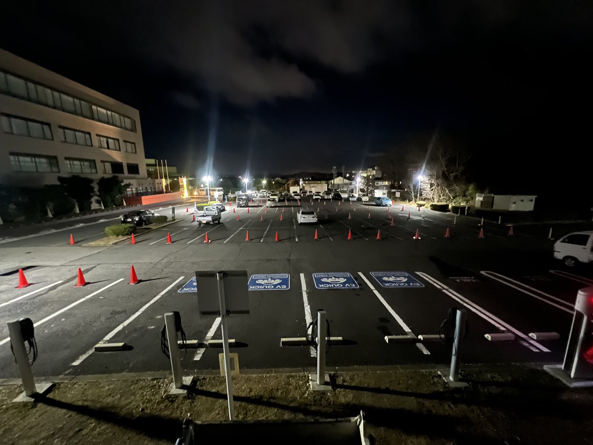 明日の三重カブミーティングの駐車場整備中🅿️
開催場所は全く雪積もってません✨

しかし道中の積雪や凍結状況を十分確認して参加してください🙇

たくさんの方に参加していただきたい気持ちはありますが、このような状況ですので自己判断でお願いします🙇

安全第一‼️