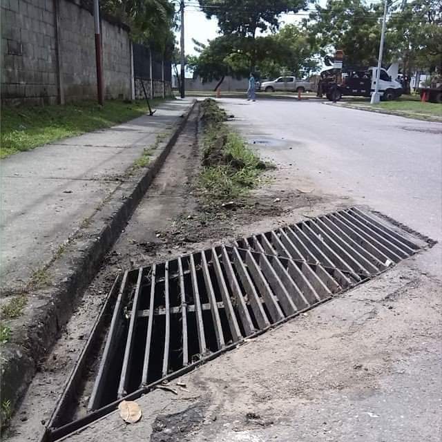 LuisCarlosPT's tweet image. Eficiencia, eficacia y soluciones (EES): la clave para construir los instrumentos q resuelvan los problemas de la gente y hacer realidad el Estado Popular y #Comunal ¡ Juntos Hay que pujar! #ees #RT @dcabellor @NicolasMaduro  @CapitanEscalon #RT