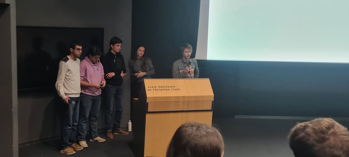 [Excellence] [Ambition] [Reussite] Dans le cadre des #CordéesDeLaRéussite les #eleves du <a href="/CollegeGSand/">Collège George Sand</a> et du <a href="/MicroCollegeGS/">Micro-collège Grand Mirail</a> assistent au forum des formations de l'<a href="/enacfrance/">ENAC</a> .
Après une matinée de formation au #BIA bravo pour leur engagement.