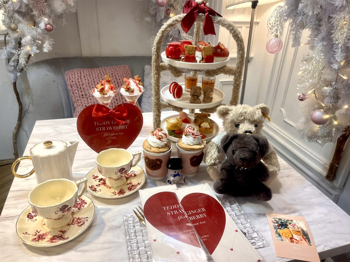 sosaku_aozora's tweet photo. ジンジャーガーデン青山さんのアフタヌーンティー可愛かった！！🧸
けど、パフェ＆モクテル付きで11体のテディベアと一緒に！って文を見てたから、ぬいぐるみ1匹…？ってなった
後で気づいたけど、お皿の上、パフェ、スリーブのクマちゃん入れて 11体だったのかな😂
(2枚目には私の子2体写ってる) https://t.co/L6eJ6Hl5fo