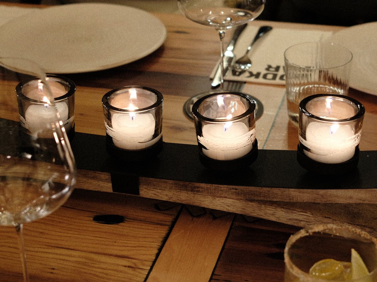 PioletVodkaBar's tweet image. Els vespres màgics a VodkaBar✨🕯️🥂

Las noches mágicas en VodkaBar ✨🕯️🥂

#VodkaBar #essencia #Grandvalira #PioletVodkaBar #neu #season2025