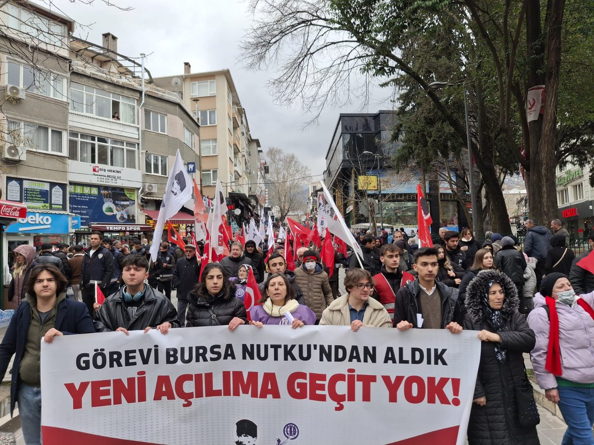 liselibirligi's tweet photo. 📍BURSA

Türkiye'yi bölmeye hizmet eden yeni açılım planlarına Bursa'dan meydan okuduk.

PKK’yı meşrulaştırmaya çalışanlara, yeniden açılım hayalleriyle yanıp tutuşanlara karşı hepimiz Eren Bülbül oluruz!

Onbeşlilerin cesaretiyle yeni açılıma geçit vermeyeceğiz!🇹🇷 https://t.co/utsLDfsswL