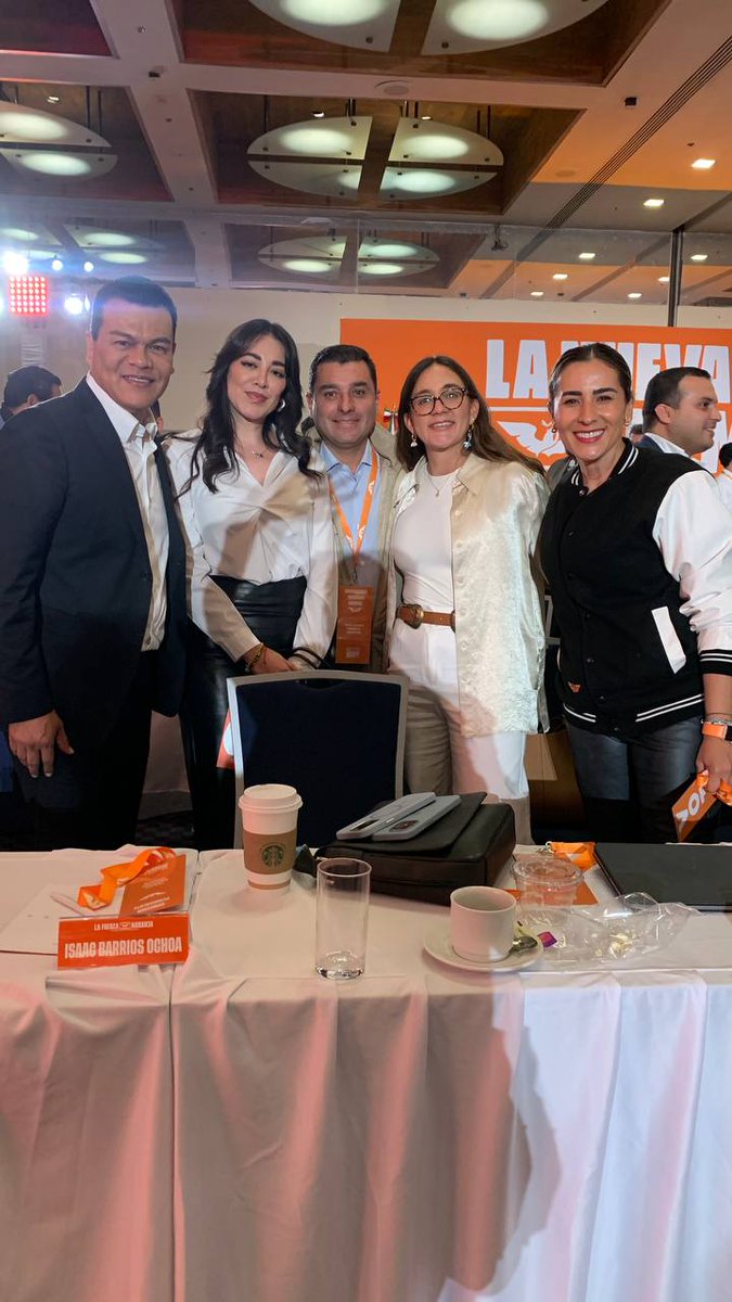 guilloperedo's tweet photo. Presente en la Coordinadora Ciudadana Nacional de @MovCiudadanoMX, seguimos trabajando por las causas que realmente importan.  

¡La #FuerzaNaranja está construyendo el futuro que queremos para México de la mano de nuestro Coordinador Nacional @AlvarezMaynez 🇲🇽🧡 https://t.co/JwKrbtahQD