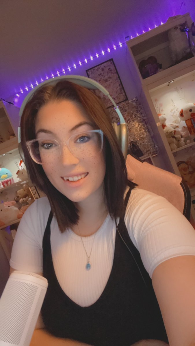 Decorating our entire valley and finally skin a full valley tour!!! twitch.tv/justjackiekay