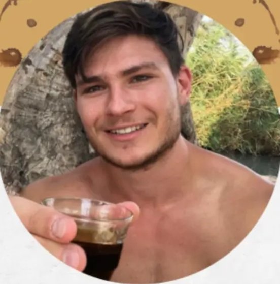 בכל יום בשעה 3 סשה טרופנוב היה קורא לכל חבריו בעבודה יצטרפו להפסקת קפה יחד. עכשיו כהעיניים דומעות לנוכח שחרורם של החטופים אור, אלי ואוהד משבי החמאס, שותה קפה בשעה 3 בציפייה לשחרורך יחד עם כולם בקרוב
#coffee4sasha
#BringThemHomeNow