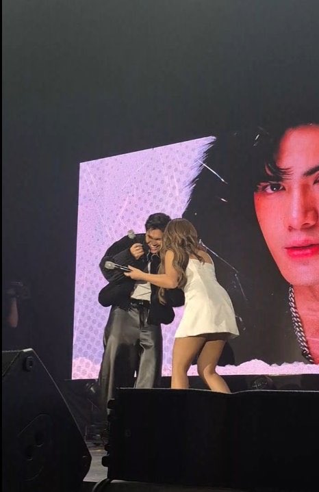 spanishlettey's tweet photo. SOMETHING THAT YOU'LL DEFINITELY SEE ONLY WHEN HE'S WITH HER AND THAT'S A FACT. 😉😉😉 https://t.co/KMJSFF356y