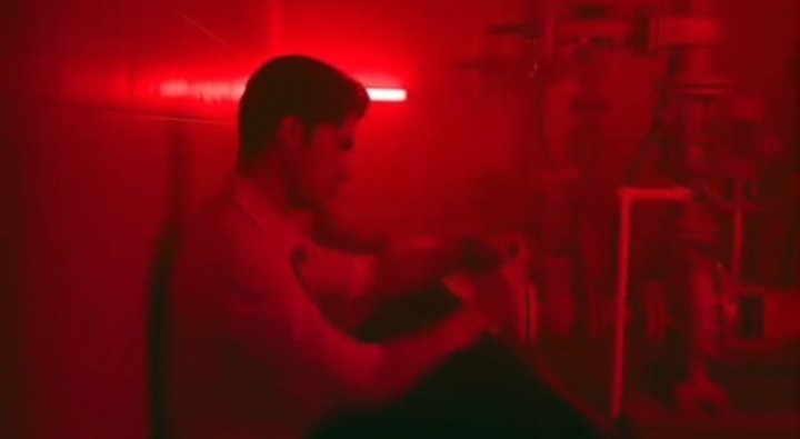 Onur : Beni hiç mi sevmedin? Hiç mi?
Ender : Hiç.