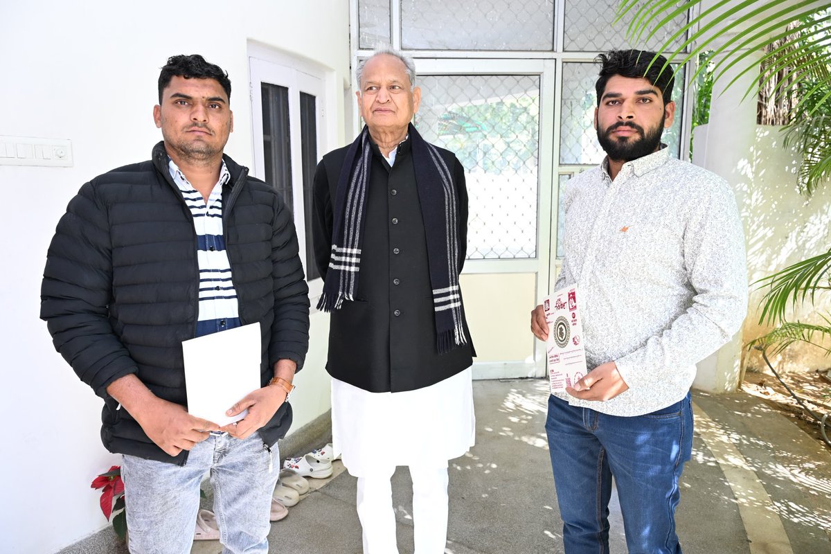 आज पूर्व मुख्यमंत्री अशोक गहलोत जी से मुलाकात कर शादी का निमंत्रण दिया 🙏🙏
<a href="/ashokgehlot51/">Ashok Gehlot</a> 
<a href="/1K_Nazar/">एक नजर</a> <a href="/Khalbaali/">अमरेन्द्र खलबली amrendra khalbali</a> <a href="/DharmendraR_INC/">Dharmendra Rathore</a> <a href="/Girishsaini83/">Girish Saini</a> <a href="/SandeepSaini__/">Sandeep Saini</a> <a href="/PRMundru/">Pappu Ram Mundru Sikar</a> <a href="/SagarNemiwal/">सागर नेमीवाल, दांतारामगढ़ 🇮🇳</a> <a href="/dineshbohrabmr/">Dinesh Bohra</a> <a href="/withabhinsui/">Office Of Abhishek Choudhary</a> <a href="/AnilsharmaNsui/">ANILSHARMA(NSUI)</a> <a href="/AdvSainiRamu51/">Adv Ramu Saini</a> @BabluSolankisa1 <a href="/SandeepSaini__/">Sandeep Saini</a>