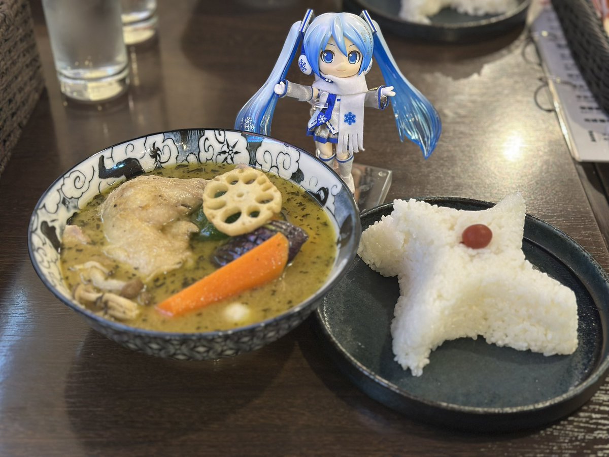 ミク廃さん達とスープカレー忍者さんへ！！

手裏剣型のライスが最高😆

#今日のピヨ飯  #めあめいとのご飯の時間です #きのとキッチン