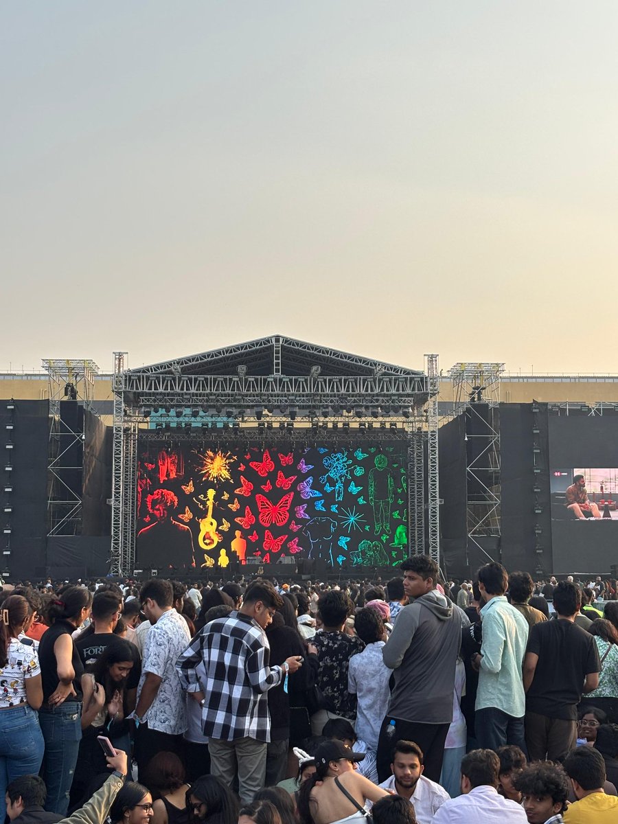madhuriadnal's tweet image. Total chaos at the Ed Sheeran concert! Audio issues ruined the vibe, and the so-called 'sections' meant nothing—crowds entered from everywhere. @bookmyshow, what have you organised? Just selling tickets isn’t enough! #ConcertFail #EdSheeran Unbelievable! Fans deserve better.