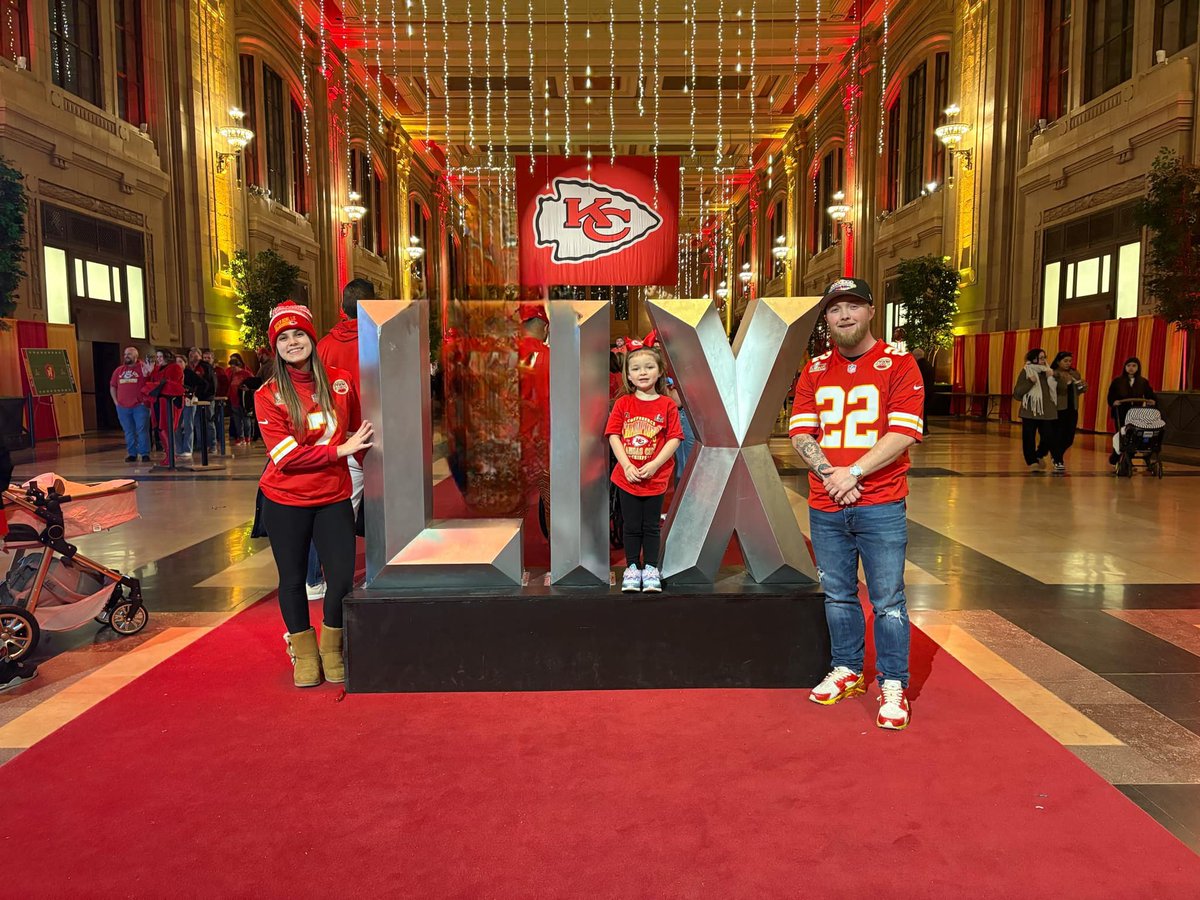 NobdyHbar's tweet photo. Perfect night with the fam. https://t.co/9vgsQOhAXJ