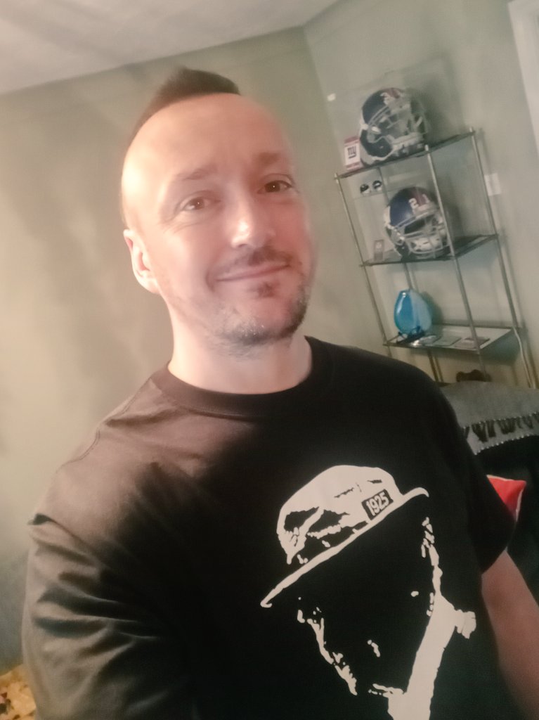 Hey <a href="/CarlBanksGIII/">Carl Banks</a>, I'm proud to be rocking this <a href="/Starter/">Starter</a> Wellington Mara t-shirt across the pond, in the UK! 🇬🇧 Great quality and looks epic! 💯 🫡 #Giants100 <a href="/Giants/">New York Giants</a>