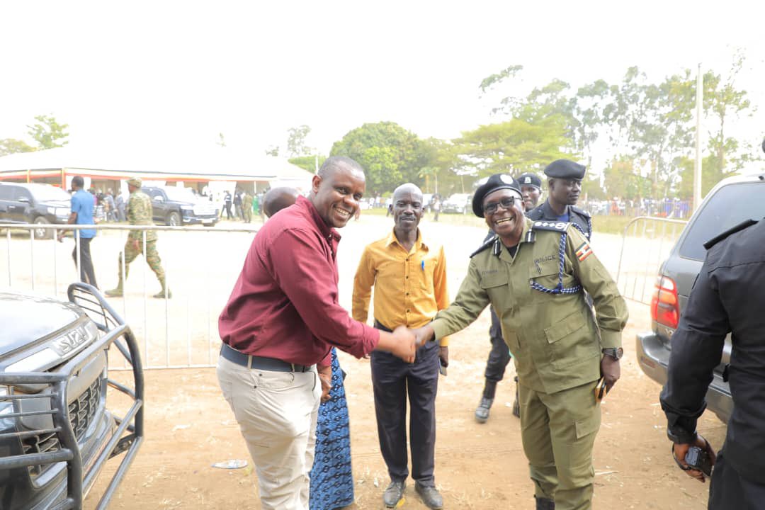 Hon Dr Balaam Barugahara Ateenyi. (@balaamateenyidr) on Twitter photo I appreciate Inspector General of Police Afande Abasi Byakagaba's presence at Commander Oluka's funeral in Kalaki, alongside other senior service officers and commanders. His attendance is a heartfelt tribute to our fallen hero .
<a href="/PoliceUg/">Uganda Police Force</a>
<a href="/igp_ug1/">ABAS BYAKAGABA</a>
<a href="/Tom_Magambo/">AIGP Tom Magambo Rwabudongo</a>
<a href="/cdfupdf/">Office of The UPDF Chief of Defence Forces</a> I appreciate Inspector General of Police Afande Abasi Byakagaba's presence at Commander Oluka's funeral in Kalaki, alongside other senior service officers and commanders. His attendance is a heartfelt tribute to our fallen hero .
<a href="/PoliceUg/">Uganda Police Force</a>
<a href="/igp_ug1/">ABAS BYAKAGABA</a>
<a href="/Tom_Magambo/">AIGP Tom Magambo Rwabudongo</a>
<a href="/cdfupdf/">Office of The UPDF Chief of Defence Forces</a>
