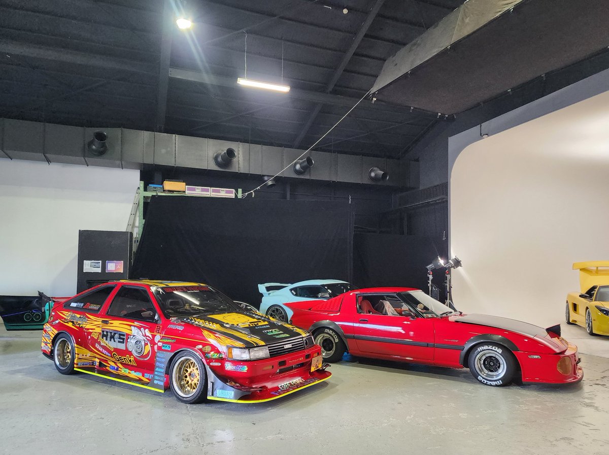 hatiturbee's tweet photo. 見よ‼️
この一角の昭和感😁👍
ステッカー飾ってくれてありがとう🤩
#jdmstudioinTokyo
#ae86
#sa22
#旧車 https://t.co/8KV15imVFC