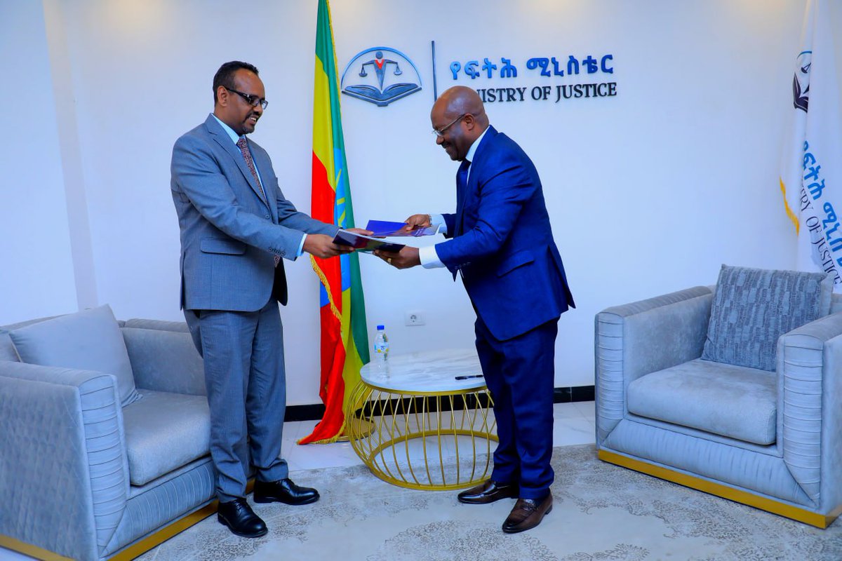 ፍትህ ሚኒስቴር በሰላም እና ጸጥታ ዙሪያ የተለያዩ ሀገራትን በመደገፍ ከሚታወቀው የአሜሪካ ጓደኛሞች አገልግሎት ኮሚቴ (the American Friends Service Committee) ጋር በሽግግር ፍትህ ትግባራ ዙሪያ በጋራ ለመስራት የሚያሰችል የመግባቢያ ስምምነት ተፈራረመ