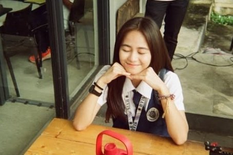 everashdres's tweet image. ⏤͟͟͞͞★ capturing you,

an #ashdres au where in ailah consistently joins the school events solely to be photographed by her crush, arden, the school photographer. however, her solo photos from these events are never posted on the school’s social media pages, why is that?