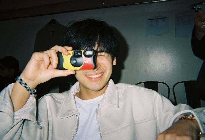 everashdres's tweet image. ⏤͟͟͞͞★ capturing you,

an #ashdres au where in ailah consistently joins the school events solely to be photographed by her crush, arden, the school photographer. however, her solo photos from these events are never posted on the school’s social media pages, why is that?