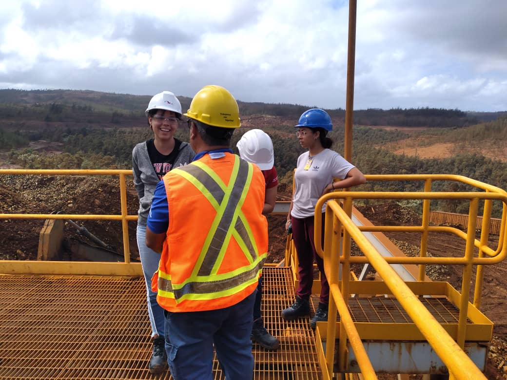 Estudiantes de 3er año de Ingeniería Minas de <a href="/UniversidadMoa/">Universidad de Moa Dr. Antonio Núñez Jiménez</a> llegan a la Empresa Moa Nickel SA, para realizar sus prácticas pre profesionales. Un eslabón clave en su formación, integrando el saber, saber ser y saber hacer. <a href="/CubaMES/">MES</a> <a href="/WalterBG_MES/">Walter Baluja García</a> <a href="/JuanRuizQuinta1/">Juan Ruiz Quintana</a> <a href="/ArmandoRguezB/">Armando</a>