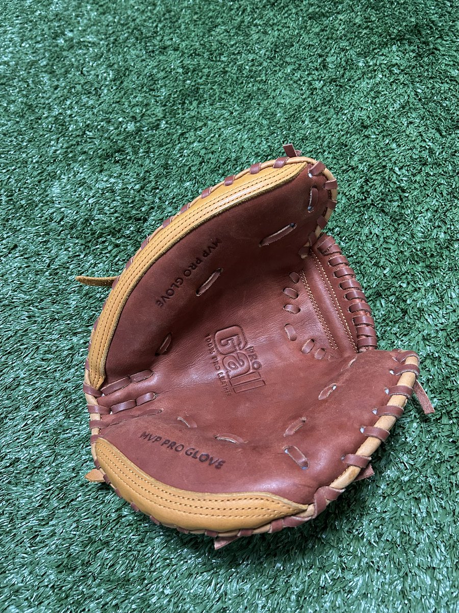 CatchingCoach's tweet image. Pro Gall pocket training mitt available here at the Backstop!! 
I have one in stock and can get more in short time. Right or Left available .
Let me know if you interested. 
Great for Baseball BackStops as well!
#BackStop