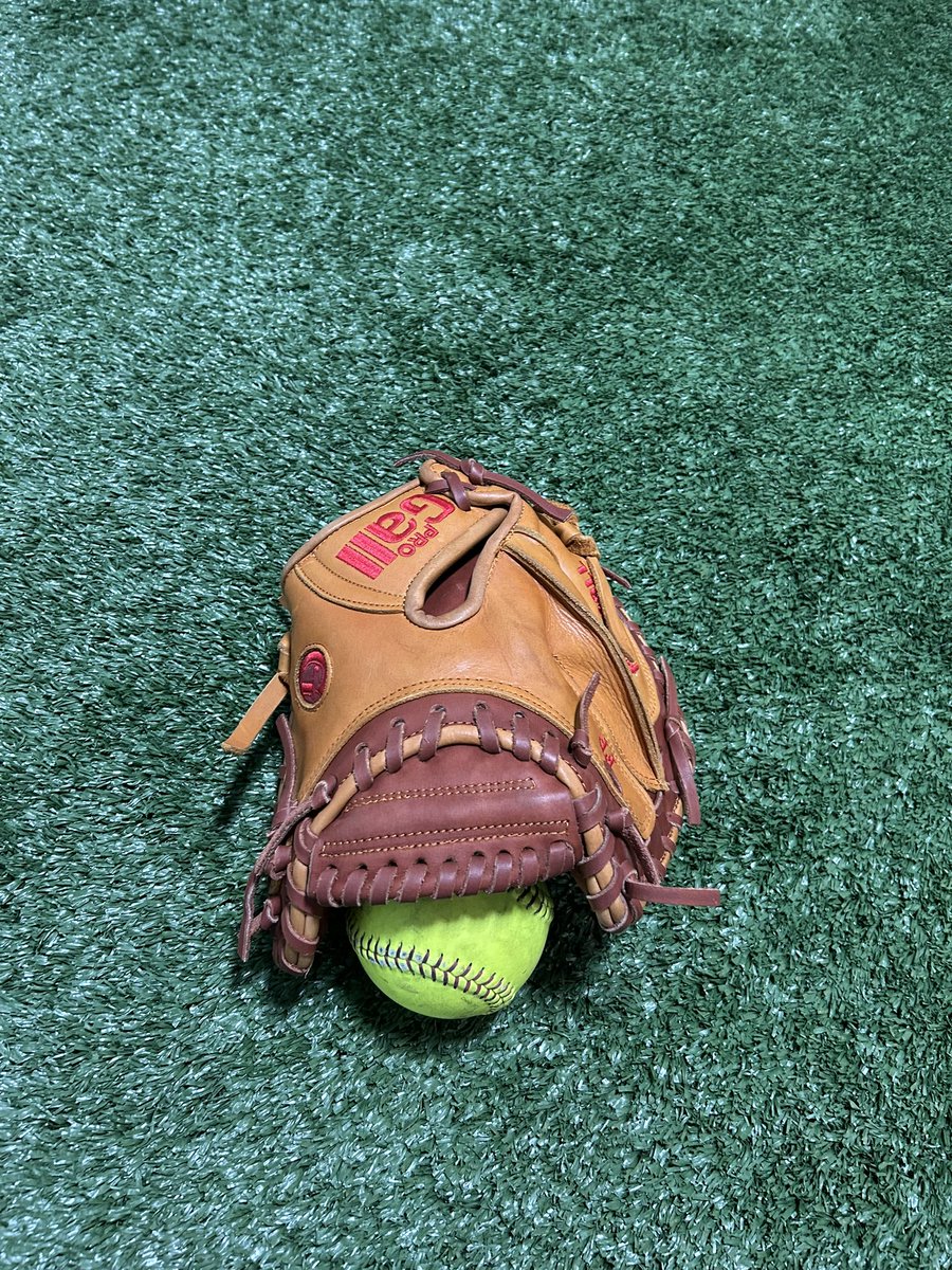 CatchingCoach's tweet image. Pro Gall pocket training mitt available here at the Backstop!! 
I have one in stock and can get more in short time. Right or Left available .
Let me know if you interested. 
Great for Baseball BackStops as well!
#BackStop