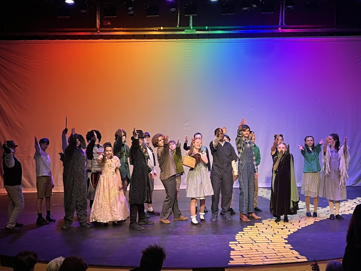 cotter_grace's tweet image. Exciting outing alert on February 8th! Join the Arrupe division (grades 7-8) at 6 pm in the BC High Bulger Performing Arts Center for their charming performance of The Wizard of Oz. Witness the incredible talent! Don't miss the hilarious portrayal of the Lion!