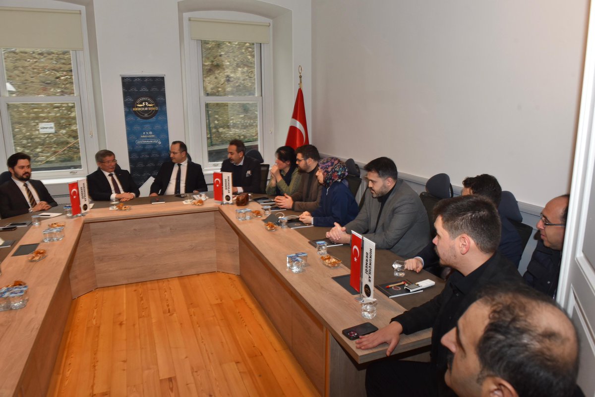 Genel Başkanımız Sayın Ahmet Davutoğlu ve beraberinde Genel Başkan Yardımcımız Sayın Mustafa Gözel, İstanbul İl Başkanımız Sayın Mehmet Bekhan, Denizli Milletvekilimiz Sayın Sema Silkin Ün ve İstanbul Milletvekilimiz Sayın Selim Temurci, Hukukçular Derneği’ne ziyarette bulundu.