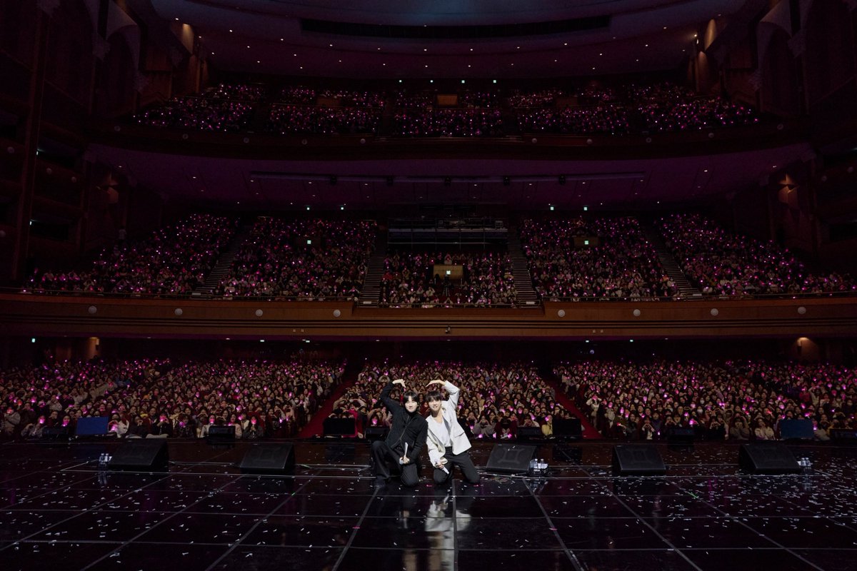 #빌리지15 첫 번째 반상회! 10개 단지 입주민들과 함께 🌟٩ʕ•ﻌ•*ʔ

#김준수 뮤지컬 데뷔 15주년 팬미팅 
KIM JUN SU Village 15 DAY 1🏠

#KIMJUNSU #金俊秀 #XIA
#XIA준수 #ジュンス #뮤지컬배우
#15thAnniversary #Fanmeeting
#PALMTREEISLAND