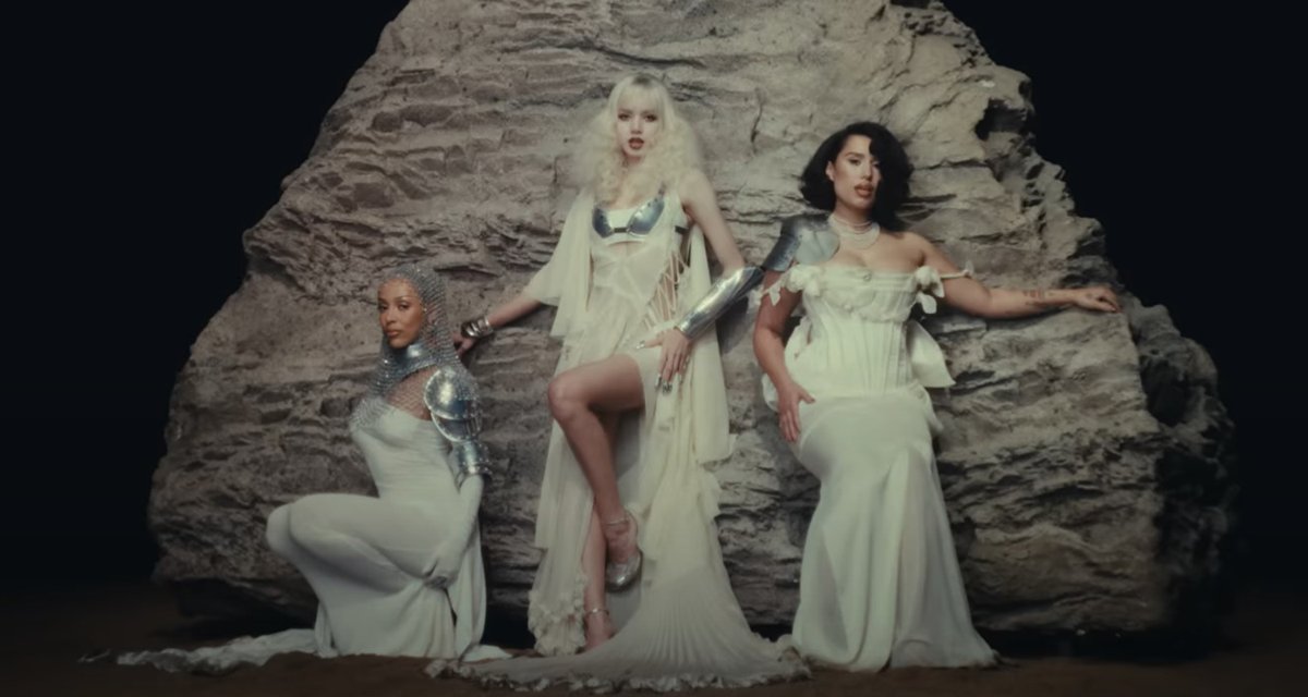 #LISA, <a href="/DojaCat/">DOJA CAT</a> and @RAYE's "BORN AGAIN" officially earns the biggest debut for any song on Spotify in 2025.