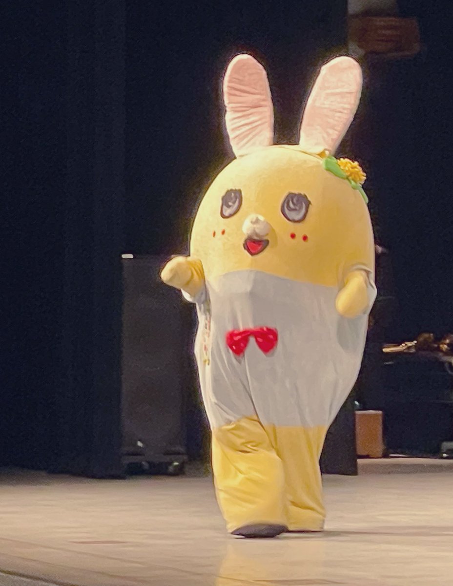 みんなー今日も一日お疲れ様なっしー♪
ヾ(。゜▽゜)ノこの時間コンビニ行くのに外に出たら耳凍るかと思ったなっしー♪
明日も元気に過ごせます様に梨汁ブシャー:＊
おやすうさみみー