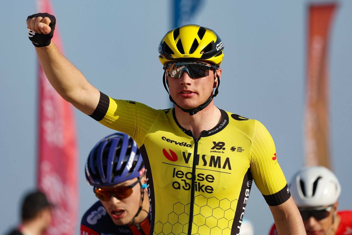 Le néerlandais Olav Kooij de l'équipe Visma-Lease a bike, a remporté au sprint la première étape du Tour d'Oman, devant le Tchèque Pavel Bittner (Team Picnic PostNL) et le Norvégien Erlend Blikra (Uno-X). l.lequipe.fr/qms