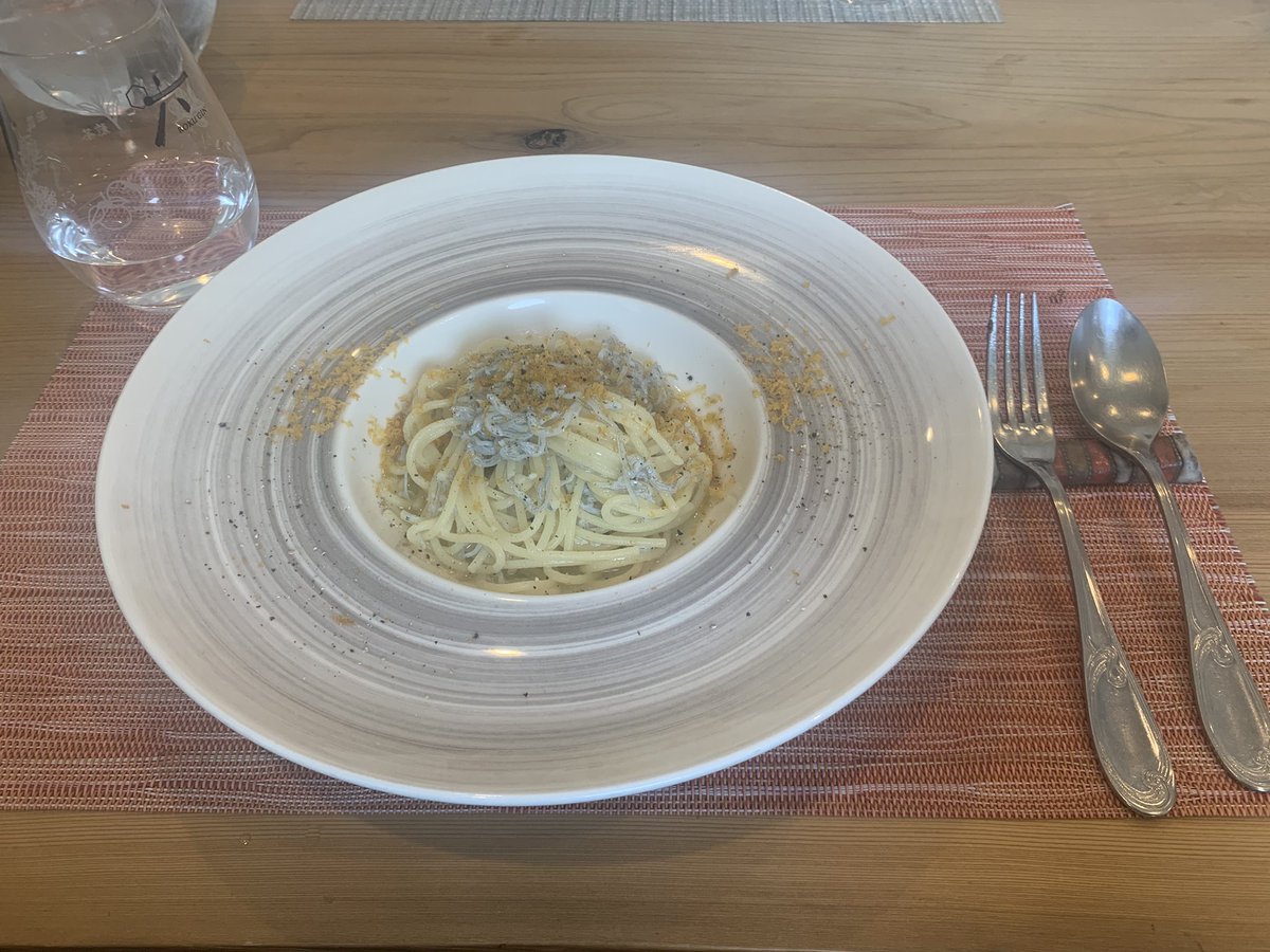 Tffffffaaaaaaa's tweet photo. 先日のランチ
レモンで化学反応起こるハーブティーをいただきました(∩ˊ͈ ᢐ ˋ͈ ∩) ｼﾞｭﾙﾙ https://t.co/bcuRtQO0hx