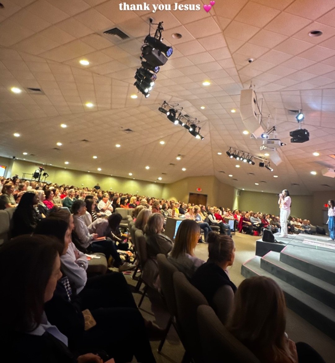 Letters4theLord's tweet photo. Packed house last night at @TheRoadCRBC Testify #Event with guest #ToniCollier
Great #worship 🎶 lives were changed & several woman came to Christ #WomensEvent @WisdomsWordsLLC https://t.co/bUNxVXRfZJ