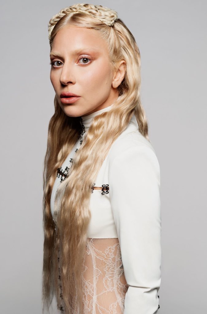 chartgaga's tweet photo. Lady Gaga holds the top 2 spots on Spotify Top Songs Global this Friday, with “Die With A Smile” (10.162M) holding the top spot and “Abracadabra” (8.450M) soaring to a new peak of #2. https://t.co/pRfehIiIZh