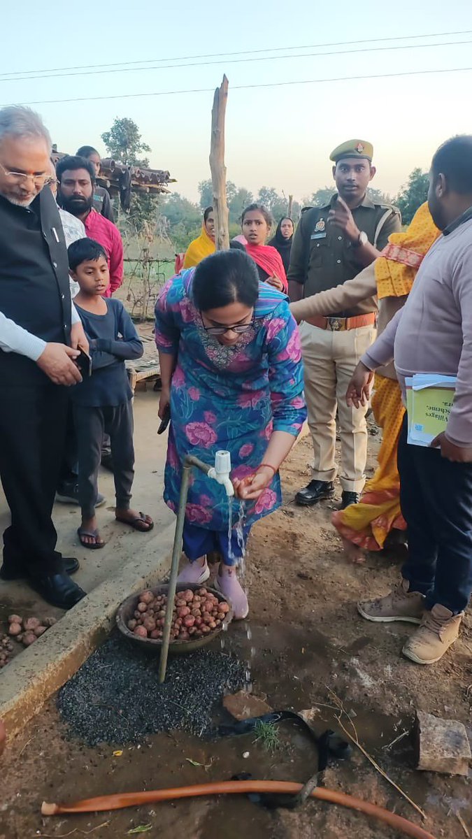 CDO Sonbhadra (@cdosbr) on Twitter photo आज जनपद #सोनभद्र में जल जीवन मिशन के अंतर्गत झीलों बीजपुर पेयजल योजना का निरीक्षण किया एवं संबंध रूप से कार्य पूरा करने के निर्देश दिए। साथ ही योजना के लाभार्थियो के नल कनेक्शन का निरीक्षण किया। <a href="/DmSonbhadra/">DM Sonbhadra</a> <a href="/UpRuralDev/">U.P. Rural Development Dep</a> आज जनपद #सोनभद्र में जल जीवन मिशन के अंतर्गत झीलों बीजपुर पेयजल योजना का निरीक्षण किया एवं संबंध रूप से कार्य पूरा करने के निर्देश दिए। साथ ही योजना के लाभार्थियो के नल कनेक्शन का निरीक्षण किया। <a href="/DmSonbhadra/">DM Sonbhadra</a> <a href="/UpRuralDev/">U.P. Rural Development Dep</a>