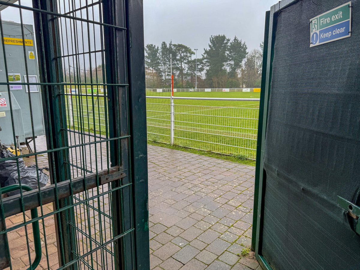 It’s wet but it’s game on in GU22
🟡⚫️