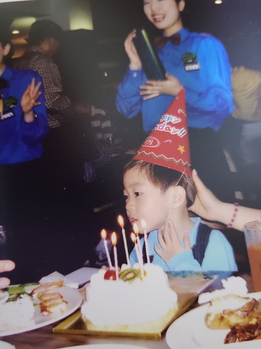 04hm17's tweet photo. 트친이 요청해서 올리는
현민이 어린시절 사진 모음 ~
빠진 게 있을수도.. https://t.co/ybti1SdJ76