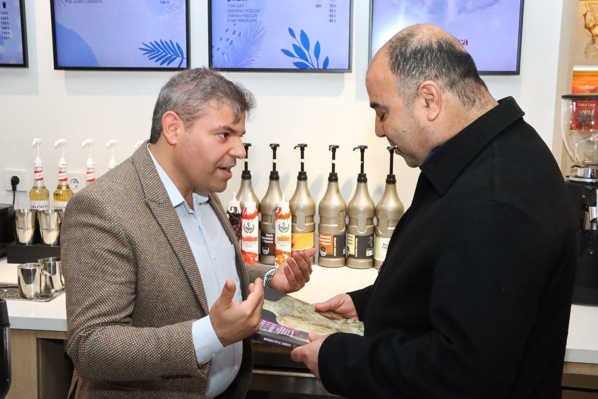 Karakoprubel's tweet photo. Belediye Başkanımız Nihat Çiftçi, ilçemizde faaliyete geçen Cabra Loca Caffe işletmesinin açılış törenine katılım gösterdi.

Yeni işletme ilçemize ve işletmecileri Erdem Dişli ile Mehmet Eryavuz'a hayırlı olsun. https://t.co/qYhqPx0tko