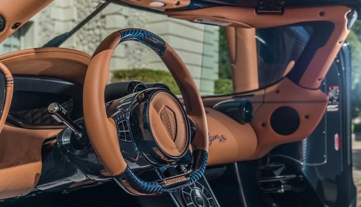 18Koenigsegg's tweet photo. Koenigsegg Agera RS 7149

This vehicle was delivered to America. The body is made of blue carbon and has 24k gold leaf as an accent. The interior is finished in brown leather

#Koenigsegg #AgeraRS #KoenigseggAgeraRS #No149 https://t.co/aCMgE3QUMD