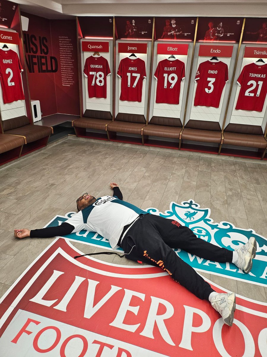 patragumala's tweet photo. Ngefans klub bola kok sampe teriak2 gitu mas?😂 #YNWA https://t.co/nDmUvJEwXu