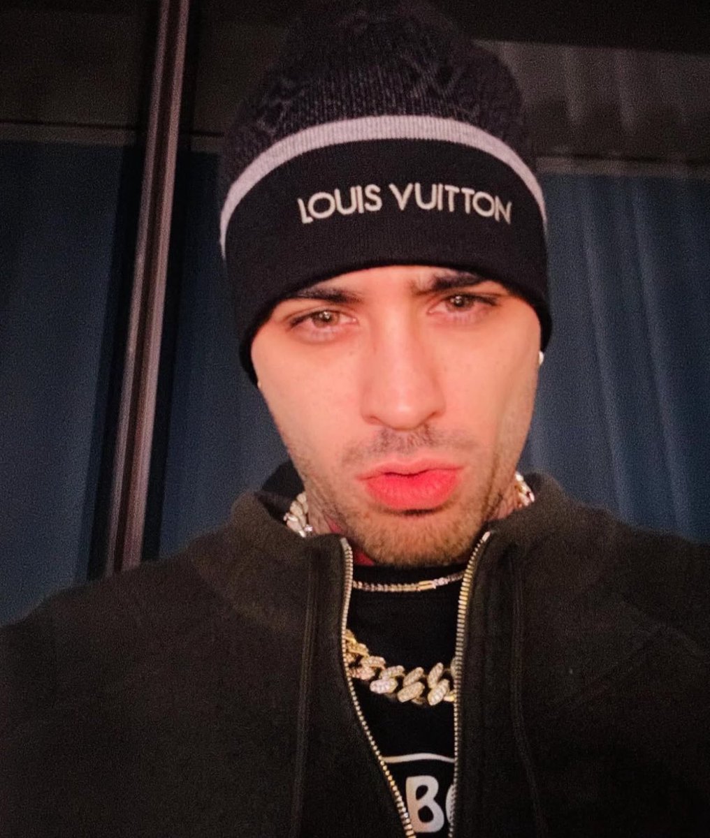 ZJMCRAVE's tweet photo. first zelfie of 2025?!???? we winning 😭 https://t.co/YbeofrcsqG