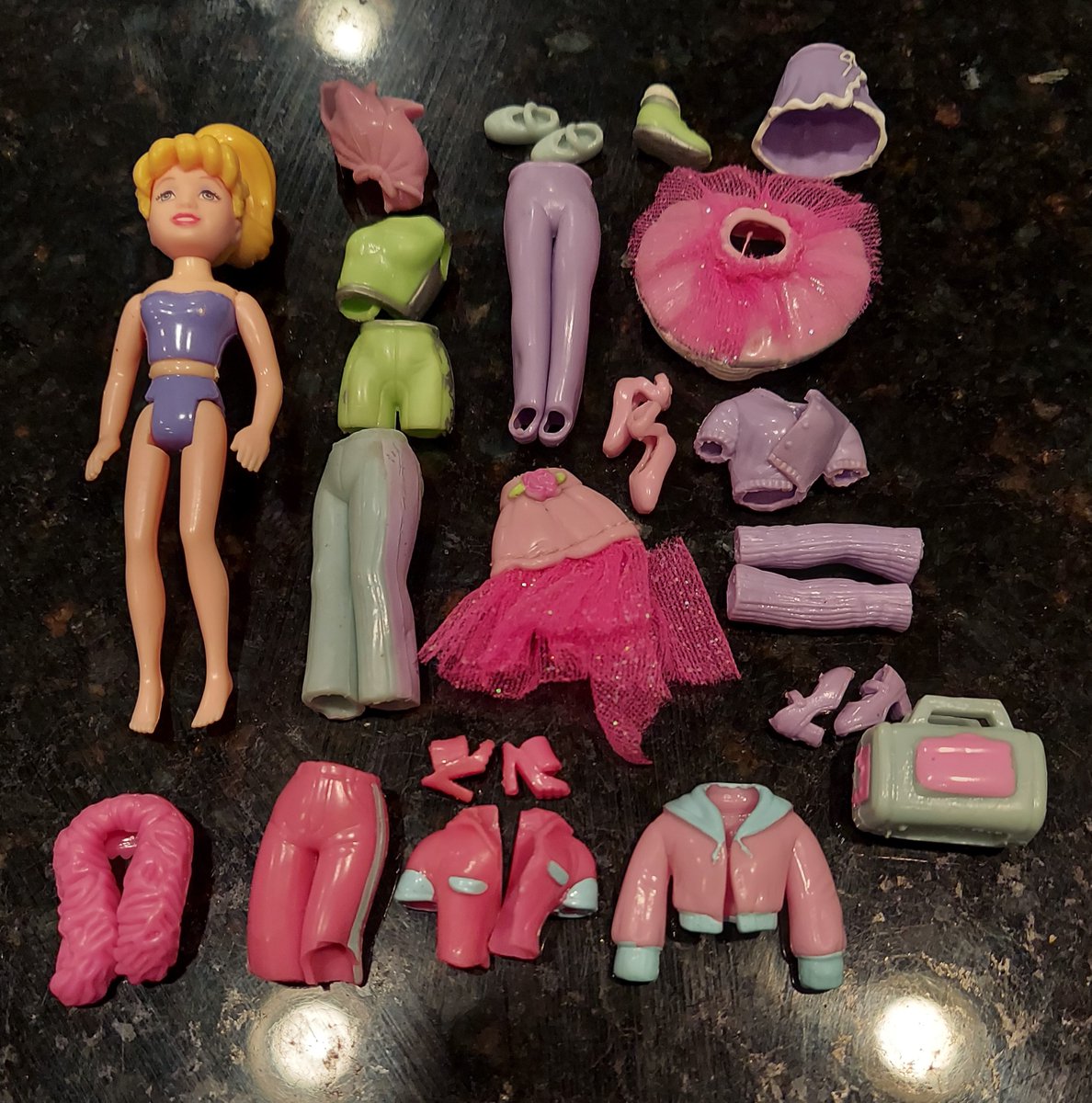 AngelaRienerth's tweet image. Vendor #629 - the following items have sold at Blue Crow Antique Mall, Painter, Va. @bluecrowantiques #fashionpolly #rockandpop #concertstage #polly #2002s #danceworld #fashionpack #2000s #Collectibles #collections #collectors #CollectorsHelpingCollectors #CollectorsAreWatching