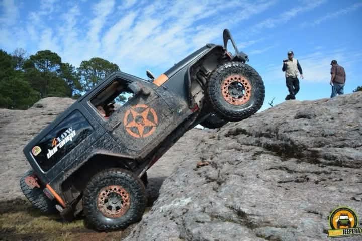 A disfrutar del fin de semana!!!, saludos banda 🤟😎

#PasionJeepera #4x4 #4x4Mexico #OffRoad #Jeeperos #Jeepear #TodoTerreno #Rutas4x4 #Eventos4x4 #Jeepeandoando #ActitudJeepera #SoyJeepero #Calendario4x4 #Aventura4x4 #Competencias4x4 #4x4LifeStyle #Jeep #JeepLifeStyle