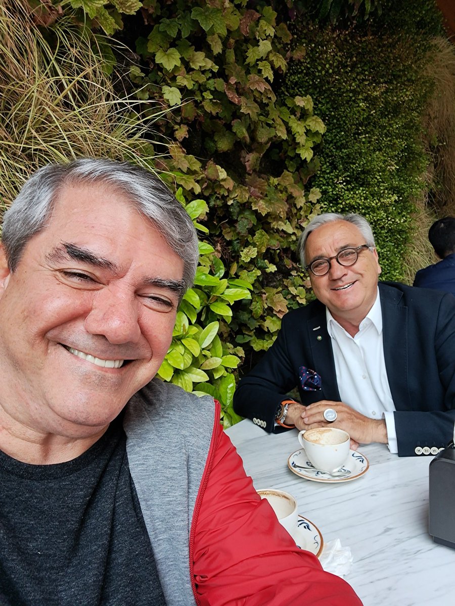 Dünyanın en büyük ailesi merhaba. Yılmaz'ın sağlık durumunu soruyorsunuz, Yılmaz gayet iyi, tahlil sonuçları,değerleri çok iyi çıkıyor, dinleniyor, hazırlanıyor, selamları var.