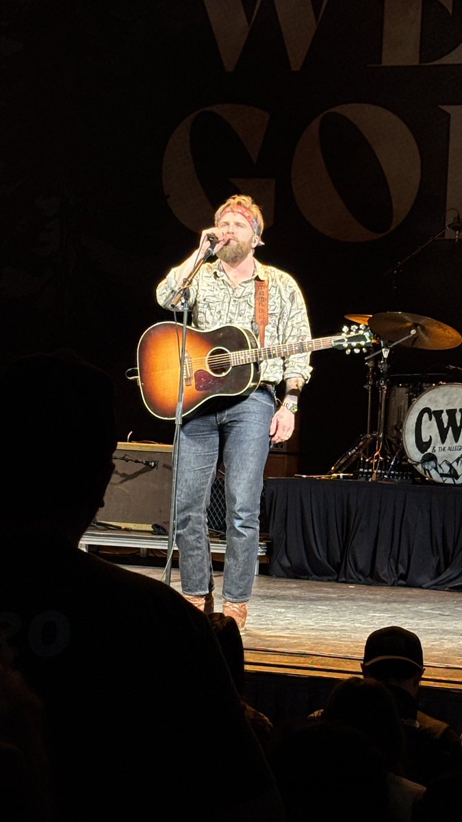 AnneOney22's tweet photo. Awesome show last night @ the Louisville Palace. @CharlesWesleyG https://t.co/HkT7DGI8Lc