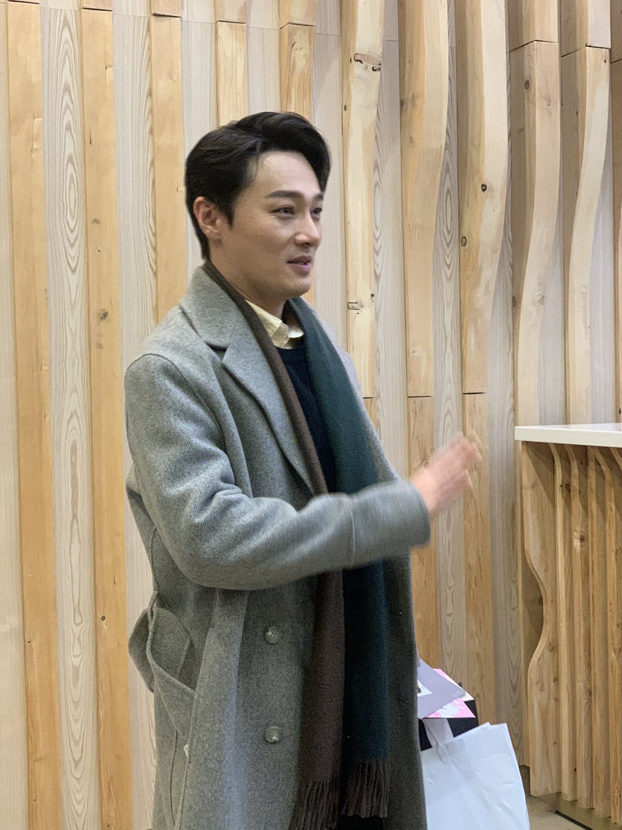elxrmesson's tweet photo. 용님이 천사셔…. https://t.co/u2yfi7oNed