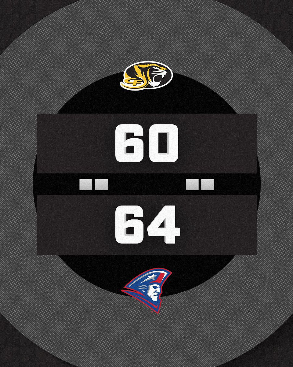 Boys left it all on the floor against 1st place Revere.

SR - Austin Brickley led with 17 pts/4 ast 
SR - Shannon Payne had 16 pts/10 reb
JR - Hayden Johnson added 13 pts
JR - Cody Leon chipped in 9 pts along with a team-high 7 ast and 4 stl

It’s a great day to be a Black Tiger!