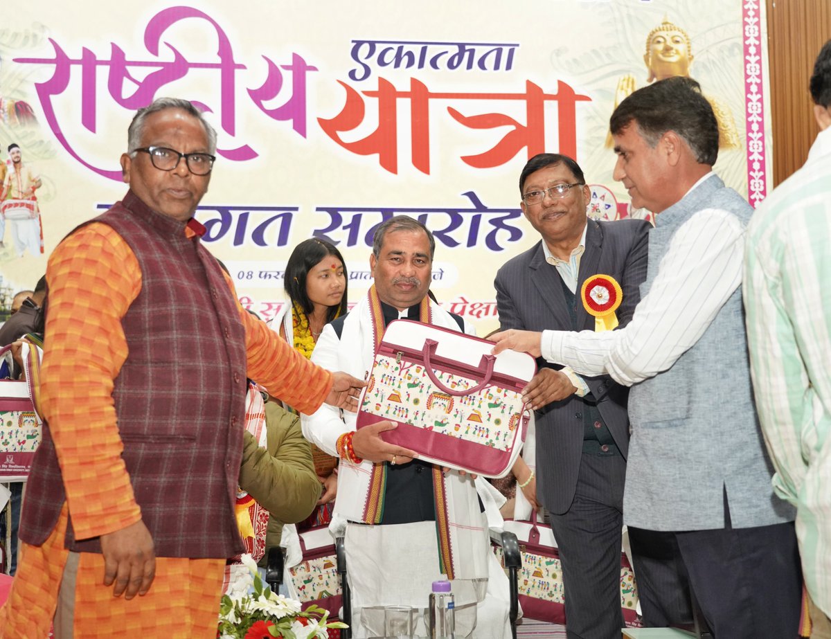 BrijeshSinghBJP's tweet photo. आज मेरठ स्थित चौधरी चरण सिंह यूनिवर्सिटी के प्रेक्षागृह में अखिल भारतीय विद्यार्थी परिषद के आयाम अंतर-राज्य छात्र जीवन दर्शन द्वारा संचालित राष्ट्री��� एकात्मता यात्रा के स्वागत समारोह में बतौर मुख्य अतिथि सम्मिलित हुआ। https://t.co/u4oqDPY5OR
